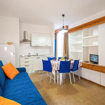 Nice In Li With 1 Bedrooms And Wifi *