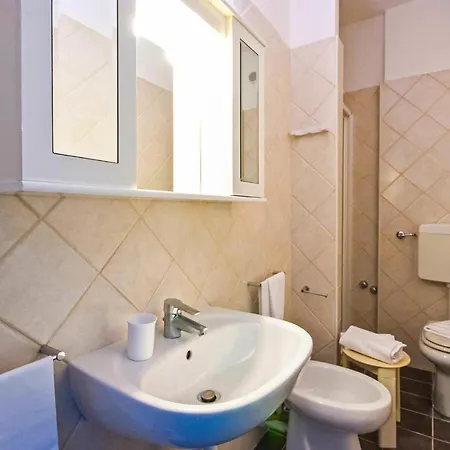 Nice In Li With 1 Bedrooms And Wifi * Lacona